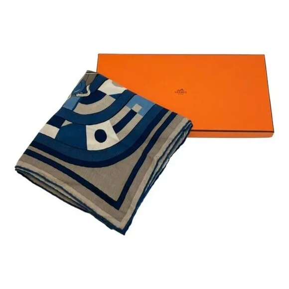 Hermes Scarf Carre Gray - Picture 10 of 10